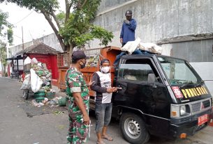 Begini Cara Babinsa Panularan Dalam Menegakkan Prokes Kepada Masyarakat