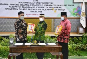 Dawam Serahkan Laporan Hasil Pemeriksaan Keuangan Lamtim TA 2021 pada BPK Perwakilan Provinsi Lampung