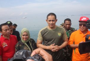 Jaga Kebersihan Dan Keindahan Pantai, Kodim 0410/KBL Gandeng Komponen Masyarakat Laksanakan Gotong Royong
