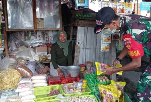 Kembali cek ketersedian dan harga Migor, Koramil 05 Weru hampiri para pedagang di pasar Weru.