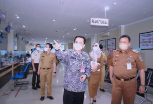 Kunjungi Samsat Lampung, Dirjen Keuangan Daerah Kemendagri, Agus Fatoni Apresiasi e-Samdes dan L-Smart Samsat