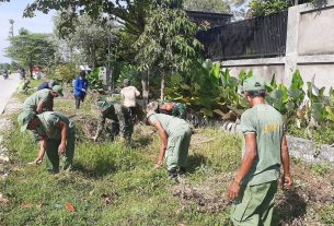 Peduli Lingkungan, Koramil Sumberejo dan Masyarakat Gotong Royong Bersama