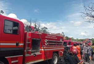 Pemkab Muba Turunkan Empat Unit Damkar ke Lokasi Kebakaran di Desa Ulak Teberau