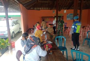 Percepatan Vaksinasi, TNI-Polri Kecamatan Ngadirojo Berikan Pendampingan Kepada Nakes
