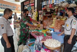 Serka M Nasirin Pantau Stok Dan Harga Minyak Goreng Curah di Pasar Tradisional Nusukan