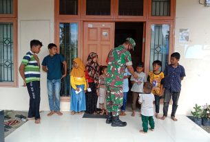 Sisihkan Gaji, Babinsa Posramil 06/Bubon Menyantuni Anak Yatim
