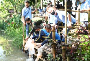 Tebar benih ikan, Dandim Sukoharjo bersama PSC, Dispertan Sukoharjo Sosialisasikan Gemar makan ikan sejak dini