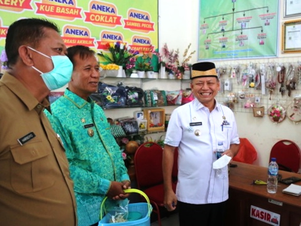 Dawam Raharjo Bupati Lamtim Kunjungi Sentra Kerajinan UKM di Jawa Timur