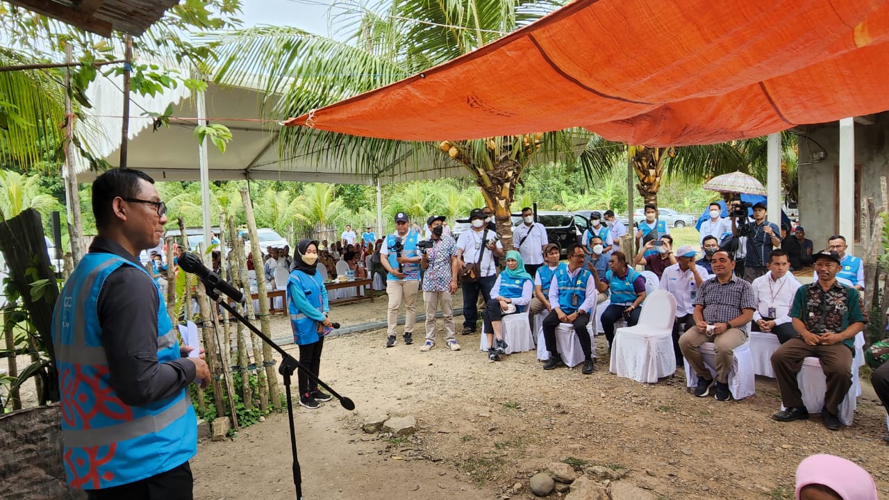 Wujudkan Energi Berkeadilan, PLN Bantu Biaya Sambung Listrik Gratis ke 100 Keluarga di Labuan Bajo