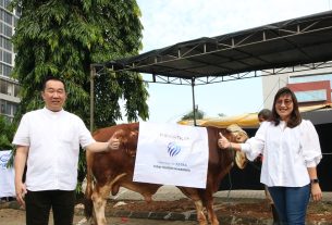 FIFGROUP Tebar Kurban 3 Sapi dan  363 Kambing di 235 Titik di Seluruh Indonesia