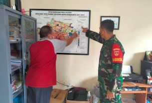 Babinsa Kelurahan Tipes Update Puldata Teritorial guna Wujudkan Kemanunggalan TNI dan Rakyat