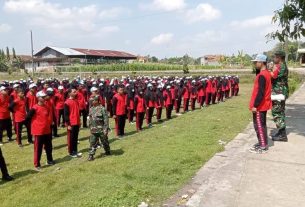 Bentuk Kedisiplinan Dan Karakter Siswa SMK I Klego Koramil Klego Latih PBB