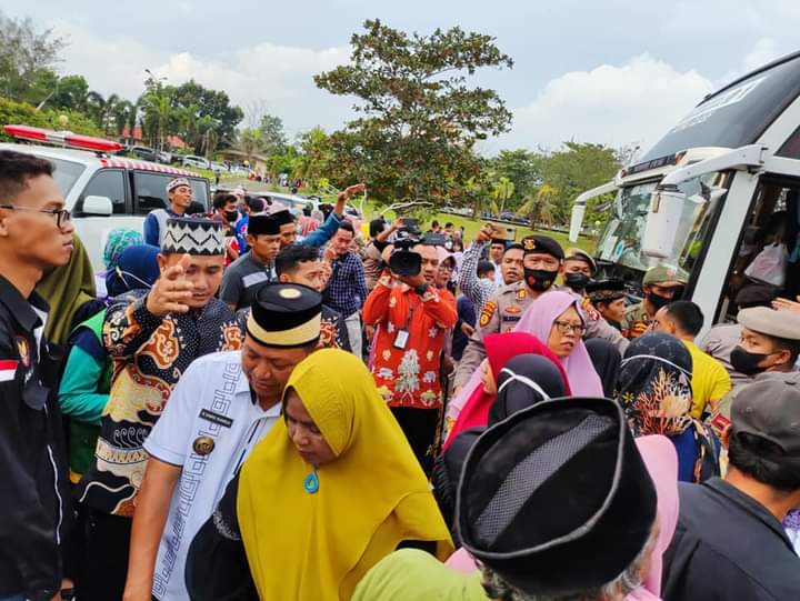 Bupati Lamtim M Dawam Rahardjo Sambut Kedatangan jama’ah Haji Lampung Timur
