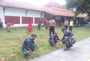 Cegah Penyebaran Covid-19, Koramil 02/Banjarsari Laksanakan Kerja Bakti Bersihkan Lingkungan