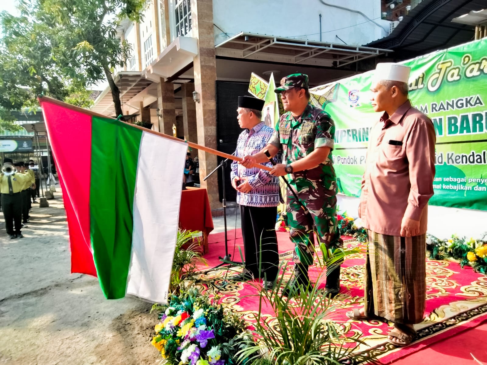 Dandim Bojonegoro berangkatkan Ribuan Peserta Pawai Ta'aruf Santri Ponpes Al-Rosyid