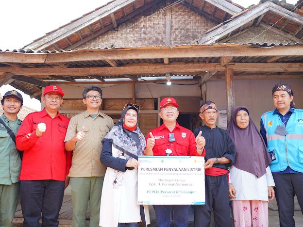 Dari Gelap Gulita ke Terang Benderang, 4 Kampung Terpencil di Cianjur Kini Nikmati Listrik PLN