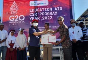 Dukung Event G20, PLN Bantu Laptop, Peralatan Sekolah dan Renovasi Dermaga di Pulau Messah