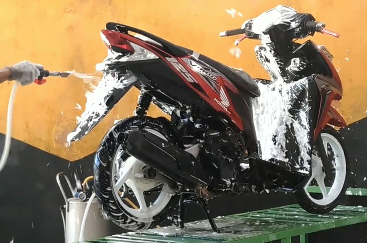 Fakta Malas Cuci Motor Bisa Merusak Sokbreker