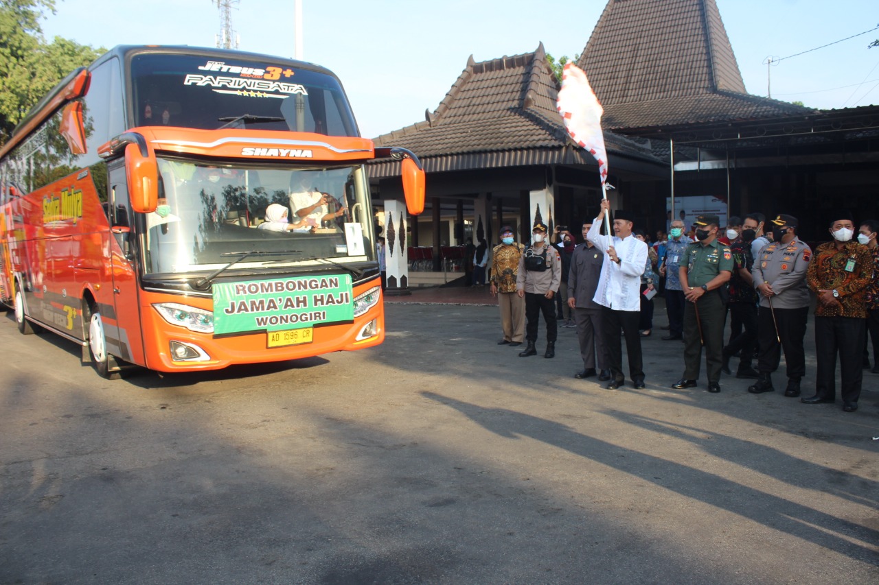 Forkopimda Kabupaten Wonogiri Lepas 162 Jamaah Calon Haji Kloter 41 Ke Embarkasi Haji Donohudan