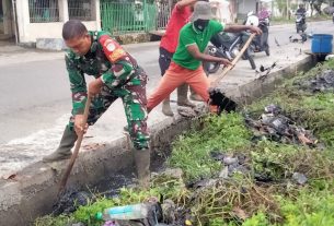 Gerak Cepat Babinsa Mengatasi Masalah Banjir Di Pemukiman Warga Aceh Barat
