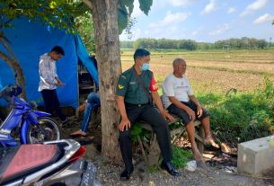 Giat Komsos, Babinsa Tegalombo Himbau Jaga Kerukunan Antar Warga