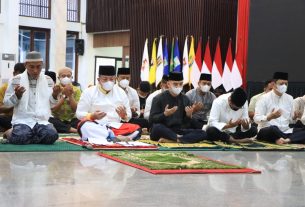 Gubernur Lampung Bersama Wakil Gubernur Lampung Laksanakan Shalat Ied Di Mahan Agung