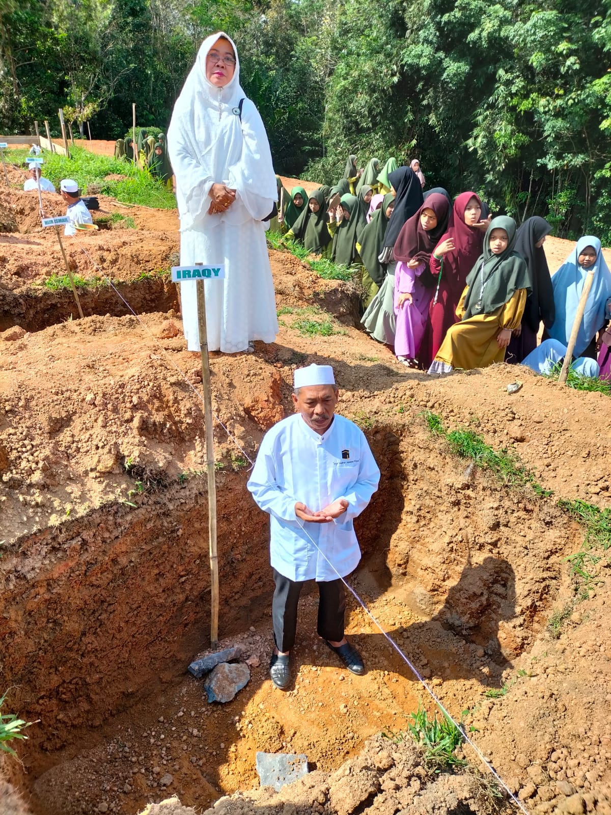 H Muhammad Hadiri Peletakan batu pertama Masjid Quba Pondok Modern Al Furqon