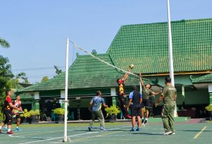 Jaga Kekompakan, TNI - Polri di Bojonegoro olahraga Bareng