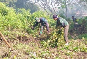 Jumat Bersih, Babinsa Menjadi Motifator dan Penggerak Warga Untuk Melaksanakan Kerja Bakti