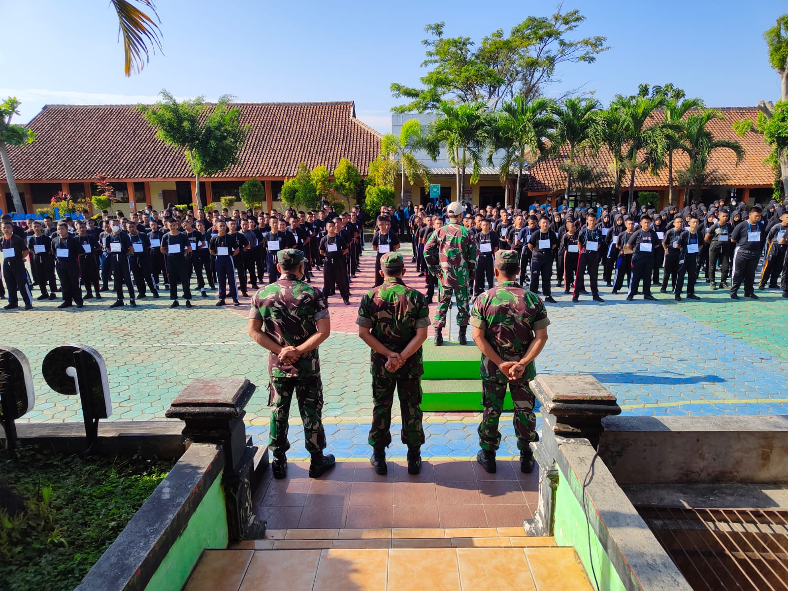 Koramil 21/Bulukerto Berikan Materi Pendidikan Karakter Dan Kedisiplinan Kepada Pelajar