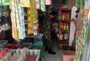 Lagi, Koramil 04/Tawangsari Sambangi Pasar Cek Harga Minyak Goreng