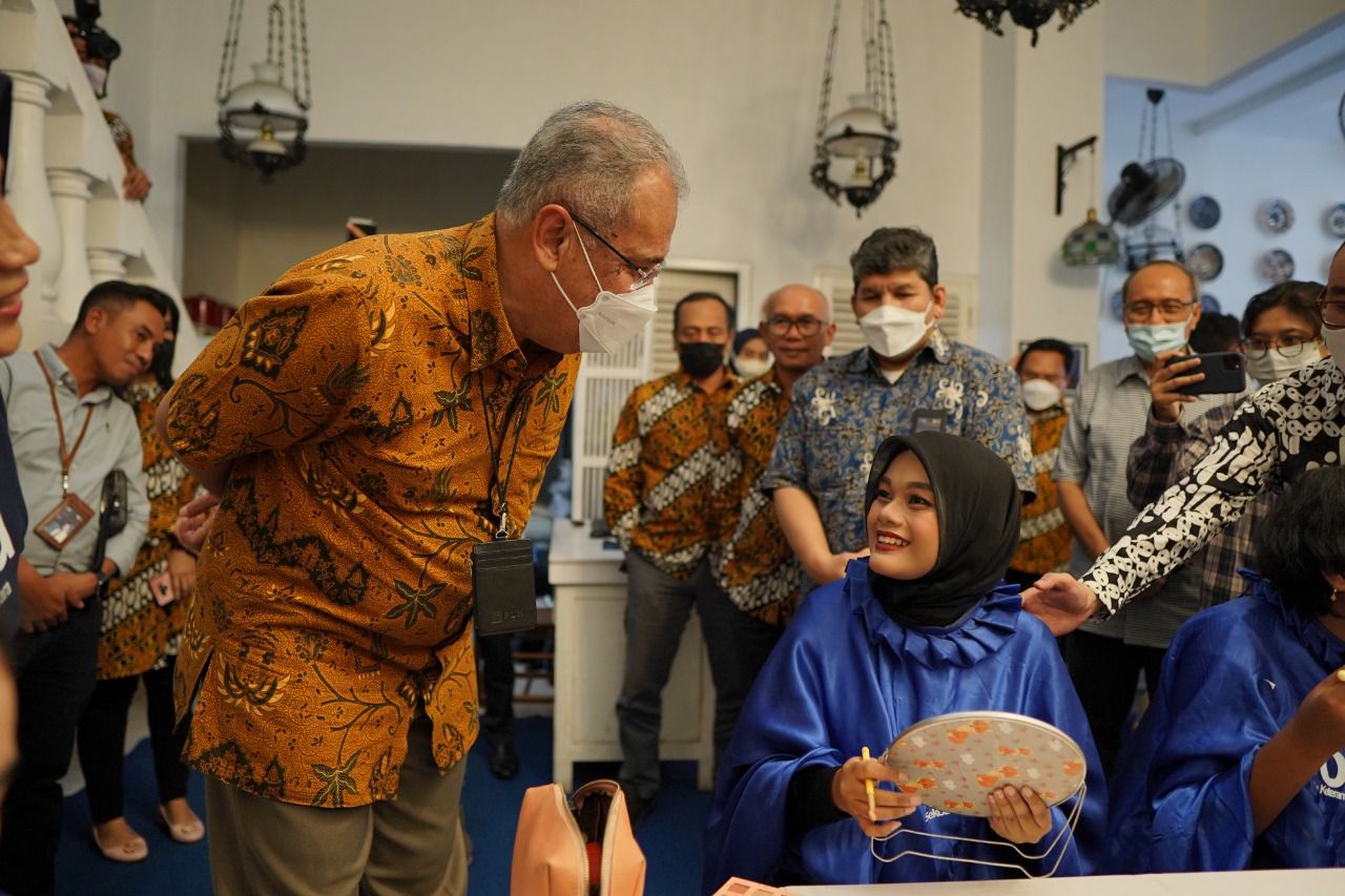 Libatkan Difabel untuk Produksi Batik, UMKM Mitra Binaan PLN Raup Cuan Rp 100 Juta