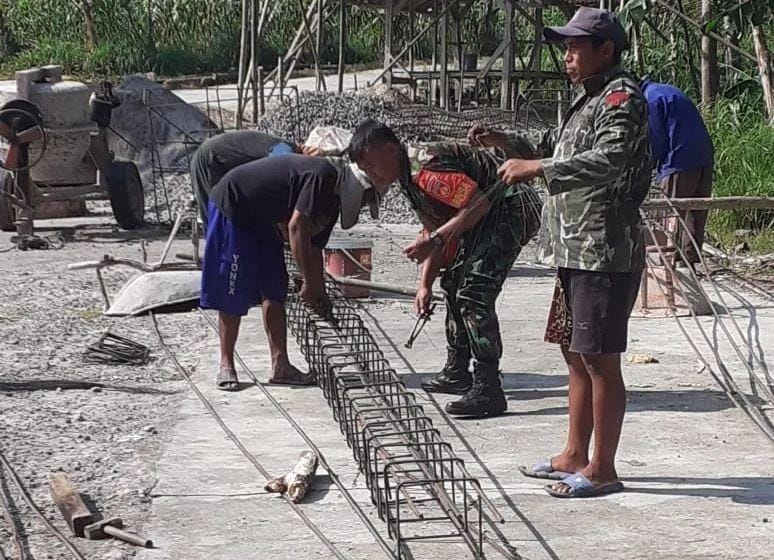 Mudahkan Mendapatkan Air Bersih, Babinsa Bercak Bantu Bangun Pamsimas