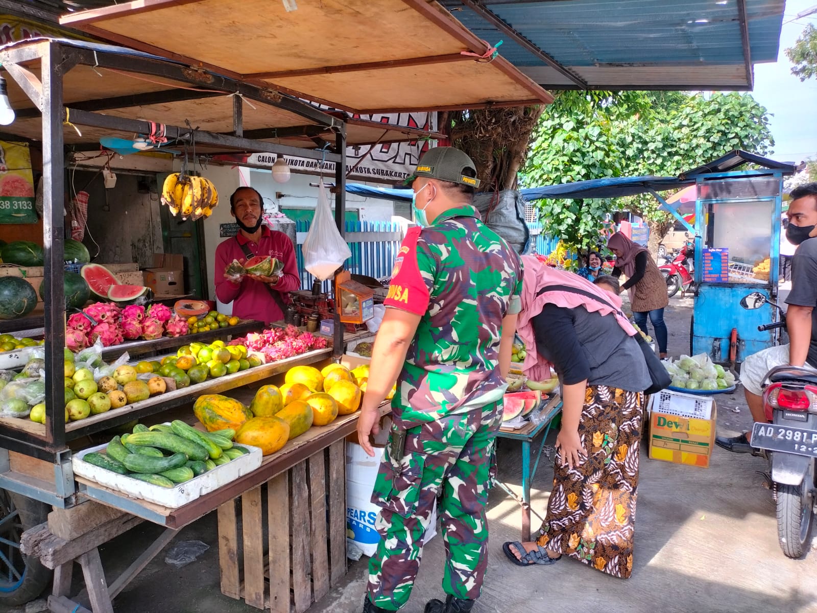 Pakai Masker di Dalam dan Luar Rumah, Inilah Pesan Babinsa Danukusuman