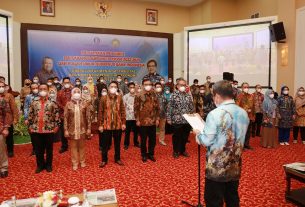 Pelantikan Pengurus Ikatan Sarjana Ekonomi Indonesia 2022-2025, Gubernur Arinal Berharap ISEI Pacu Pertumbuhan Ekonomi dan Pembangunan Lampung