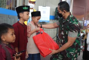 Peringati Hari Anak Nasional, Dandim 0410/KBL Membuka Acara Khitanan Massal.