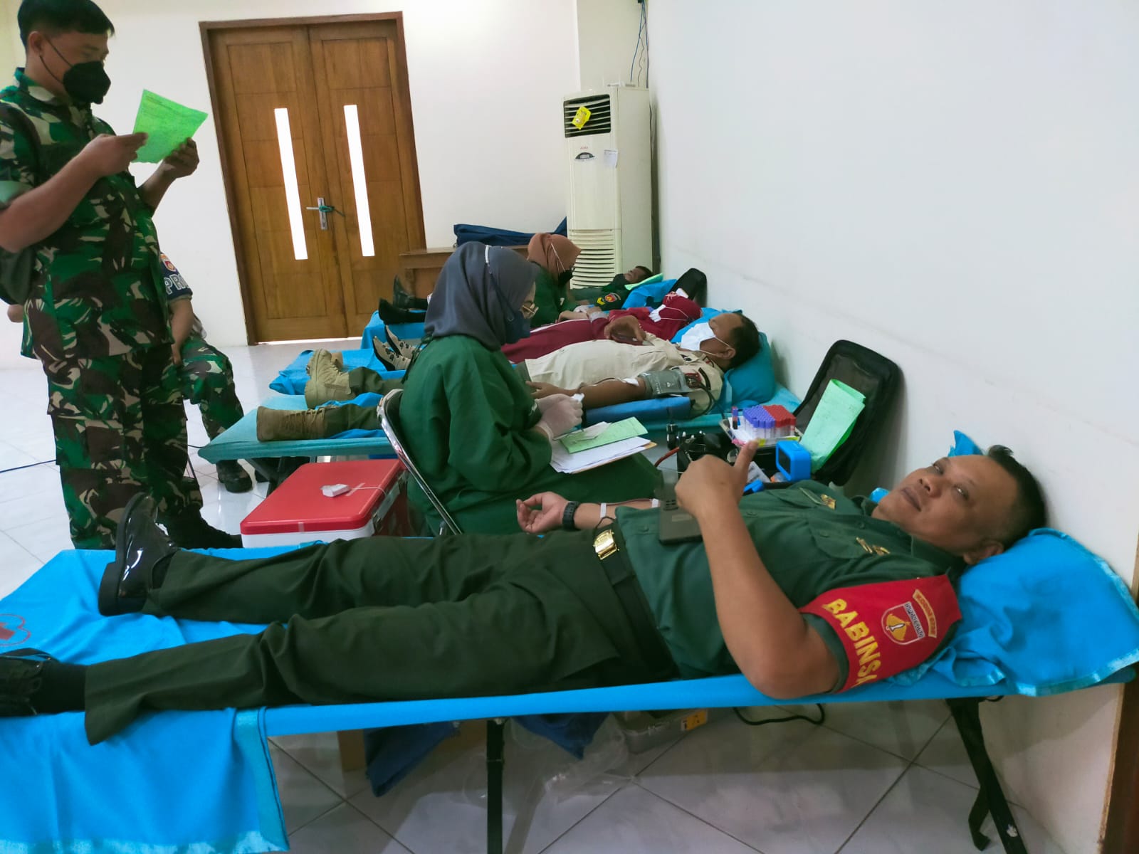 Peringati Hari Anti Narkotika Internasional, Kodim 0735/Surakarta Ikuti Donor Darah