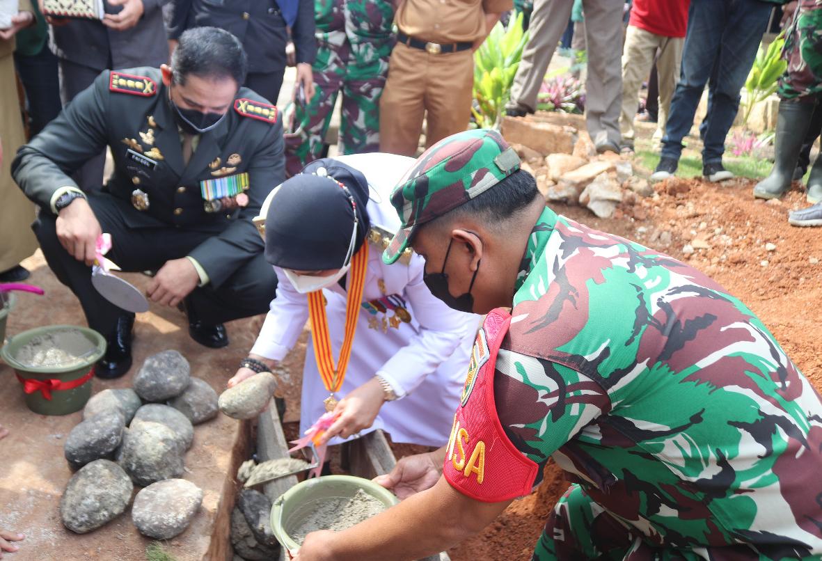 Secara Resmi, Walikota Eva Dwiana Membuka Kegiatan TMMD Imbangan Kodim 0410/KBL