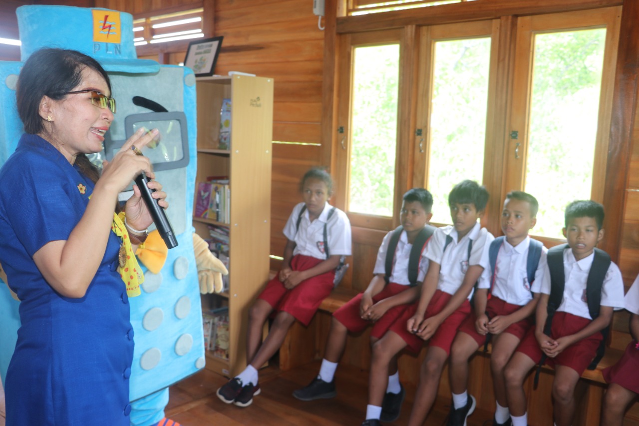 Senyum Gembira Anak-Anak Desa Budo Sulawesi Utara Sambut Rumah Pintar PLN