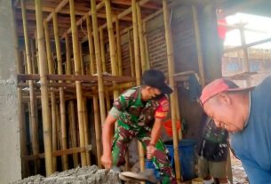 Tumbuhkan Semangat Gotong Royong, Babinsa Bantu Pengecoran Rumah