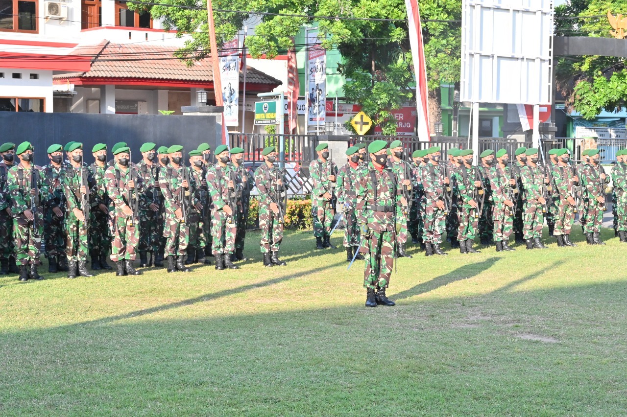 Upacara Bendera di Makodim 0726/Sukoharjo, Dandim ajak siswa-siswi SDN 1 Mulur cinta tanah air sejak usia dini