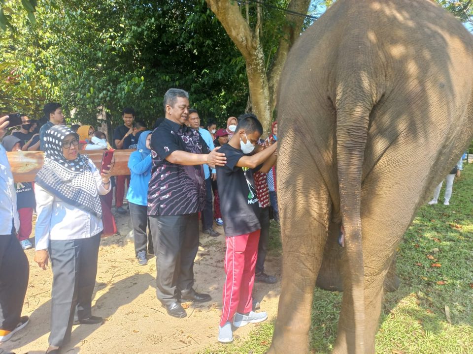 Puluhan Penyandang Disabilitas Berlibur ke Taman Wisata Lembah Hijau Lampung