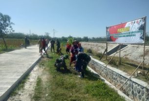 Anggota Satgas TMMD Laksanakan Gerakan Penghijauan