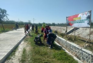 Anggota Satgas TMMD Laksanakan Gerakan Penghijauan