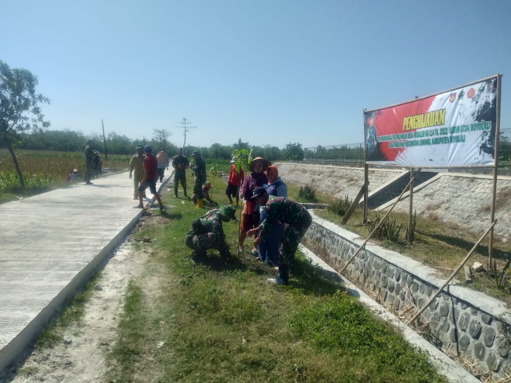 Anggota Satgas TMMD Laksanakan Gerakan Penghijauan