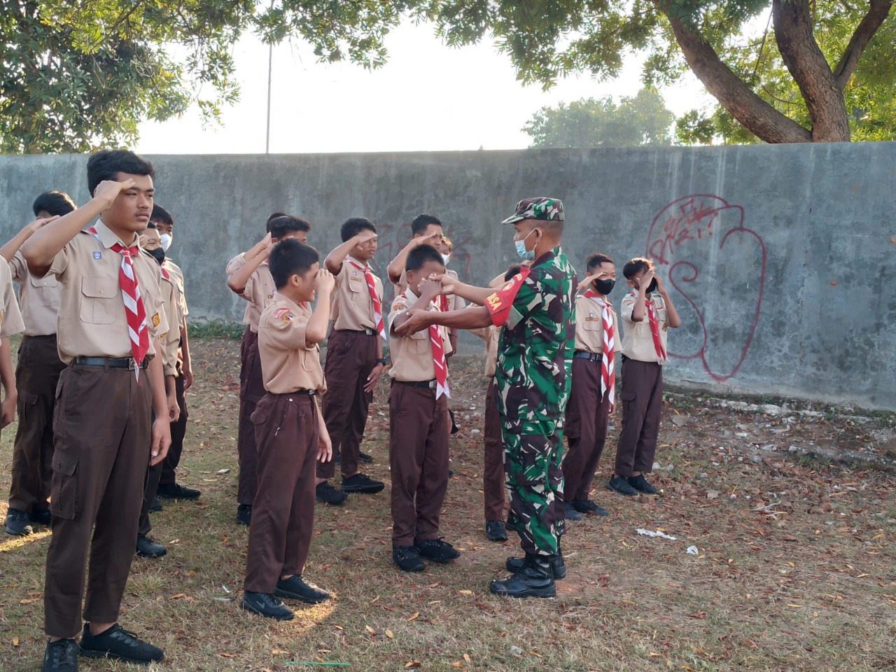 Babinsa Kel. Kroyo Berikan Pembekalan Wasbang Dan Latih PBB