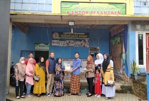 Bakti Sosial, Pengurus IKWI Lampung Utara Kunjungi Dua Ponpes