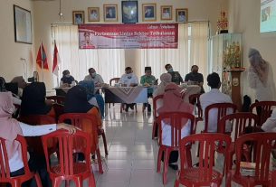 Cegah Penyakit DBD, Babinsa Pelda Giarto Imbau Warga Bersihkan Benda Berpotensi Timbulkan Genangan Air