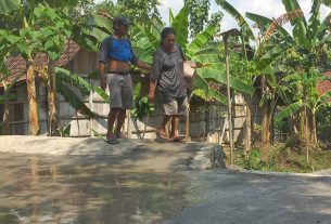 Dukungan logistik dari Ibu -ibu jerukan menambah semangat satgas TMMD