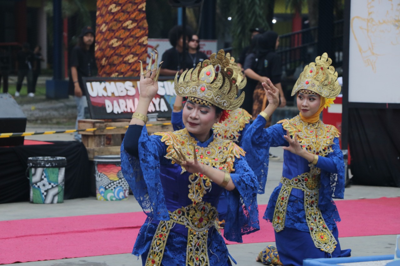 Festival Akbar 18, UKMBS Musik IIB Darmajaya Kenalkan Budaya Nusantara